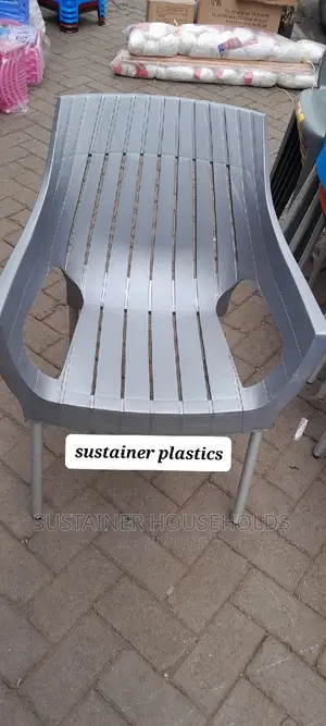 Extra Large Plastic Chairs With Metallic Legs