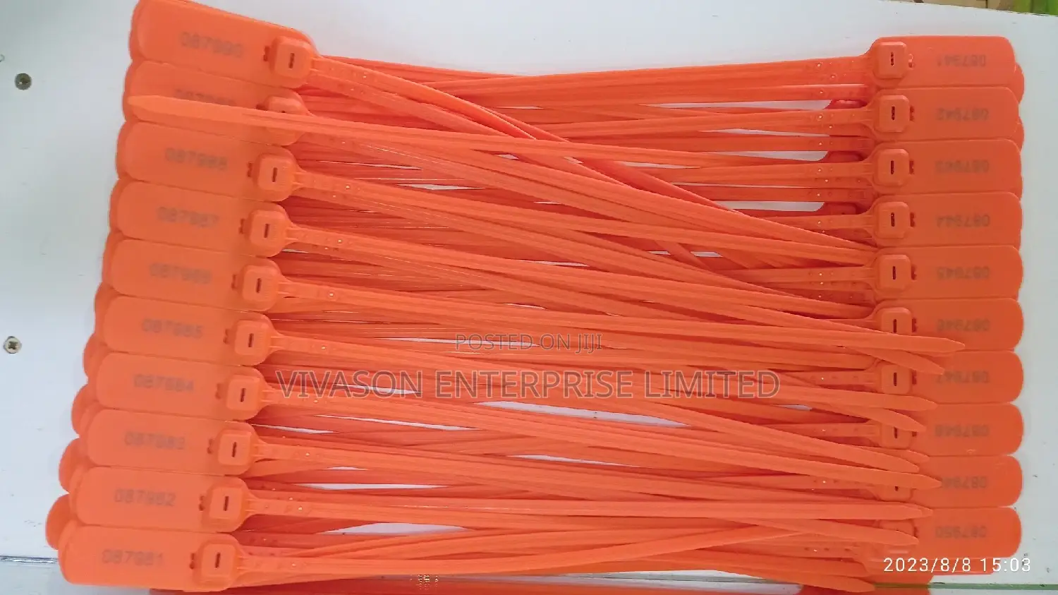 Flat Plastic Seals 40cm.