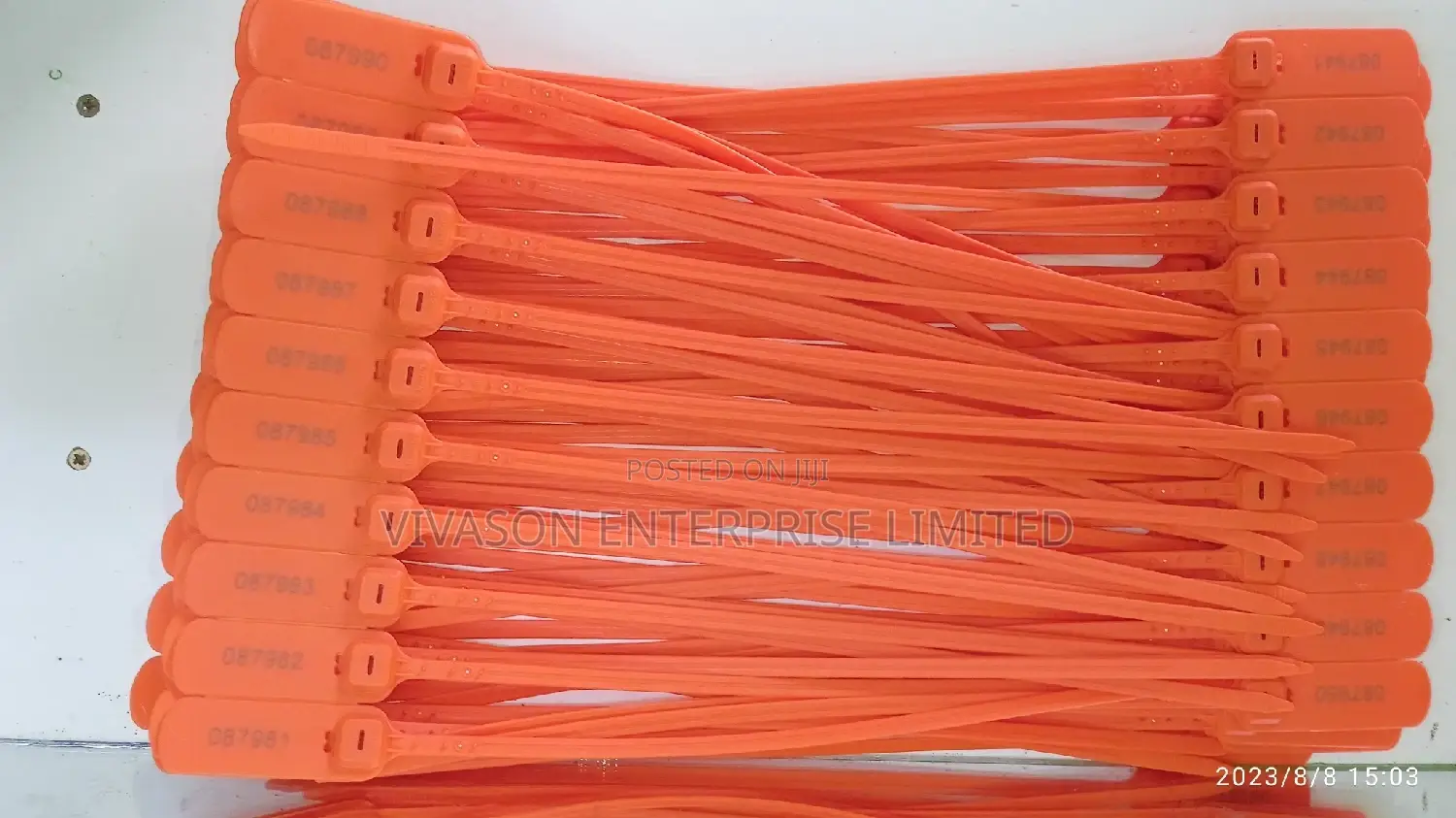 Flat Plastic Seals 40cm.