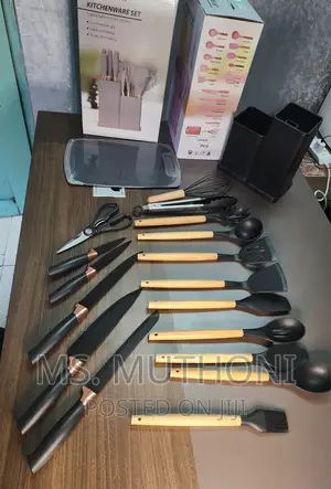 Silicone Spoons With a Set of Knives