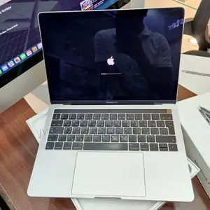Laptop Apple MacBook Pro 2017 8GB Intel Core I5 SSD 512GB