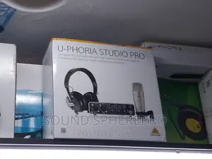 Behringer U-Phoria 2i2 Studio Pack