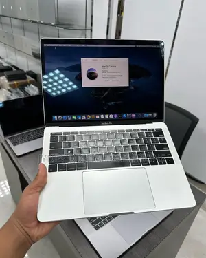 Laptop Apple MacBook Pro 2017 16GB Intel Core I7 SSD 256GB