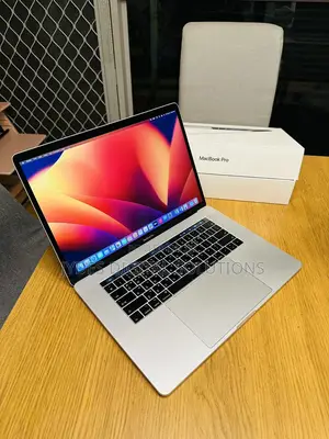 Laptop Apple MacBook Pro 2017 16GB Intel Core I7 SSD 256GB