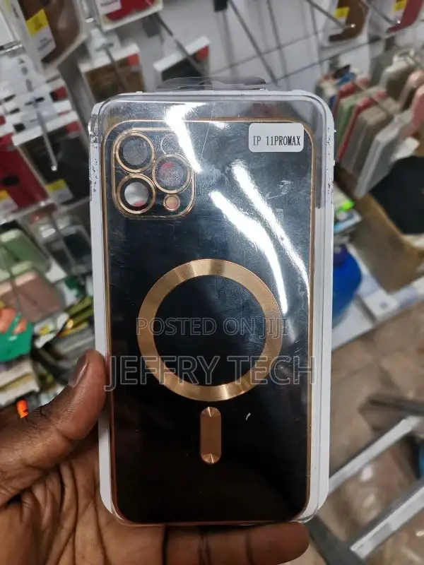 iPhone 11 Pro Max Magsafe Plating TPU Phone Case Black Gold