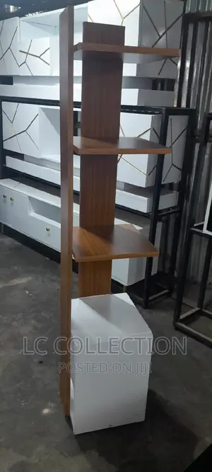 Stand Decorate