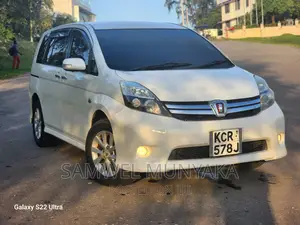 Toyota ISIS 1.8 Platana 2WD 2011 - Pearl - Used Car for Sale