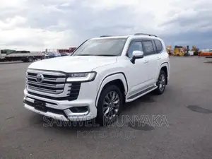 New Toyota Land Cruiser J300 4.0 2022 Pearl