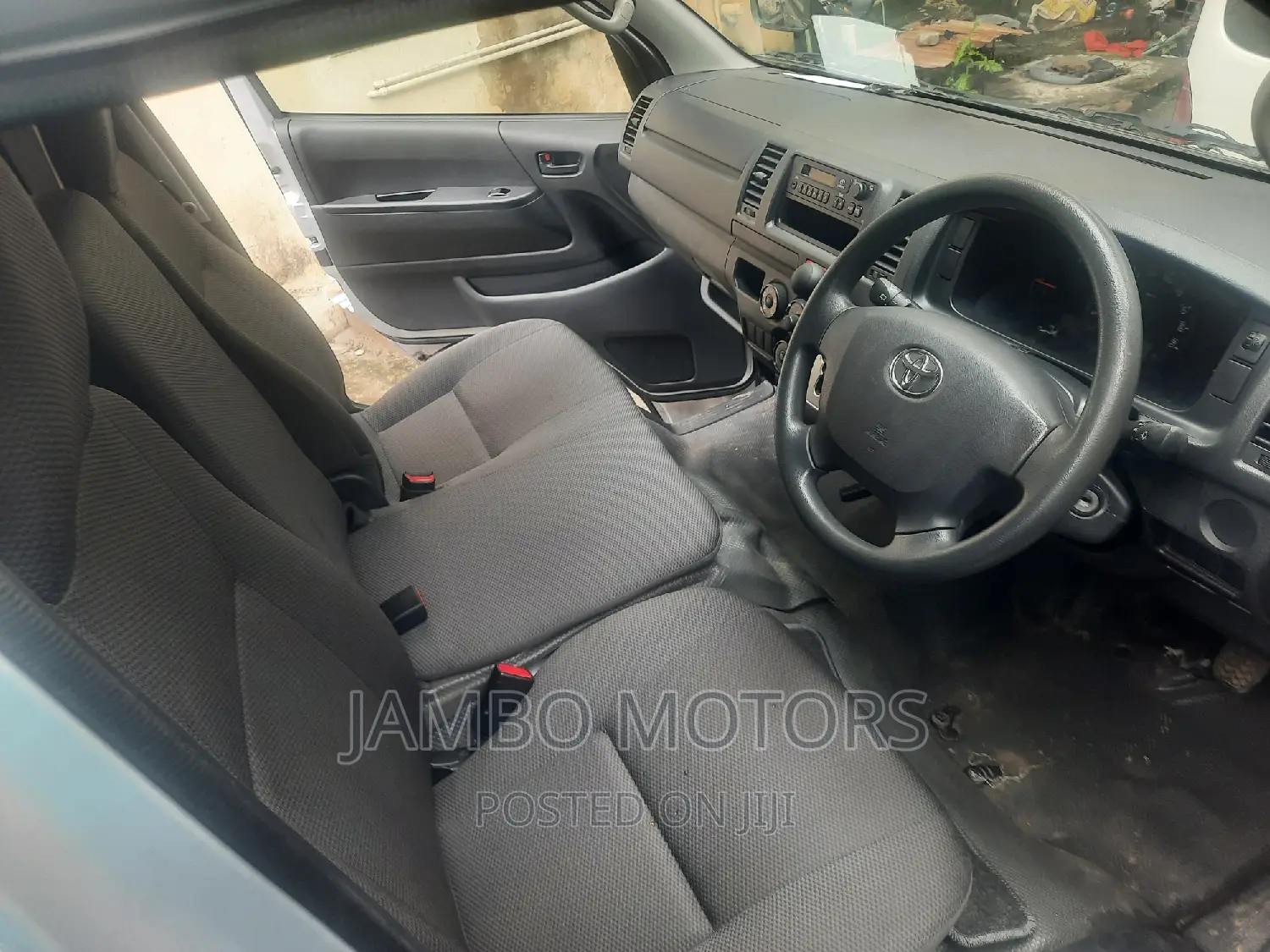 Toyota HiAce 2017 Silver