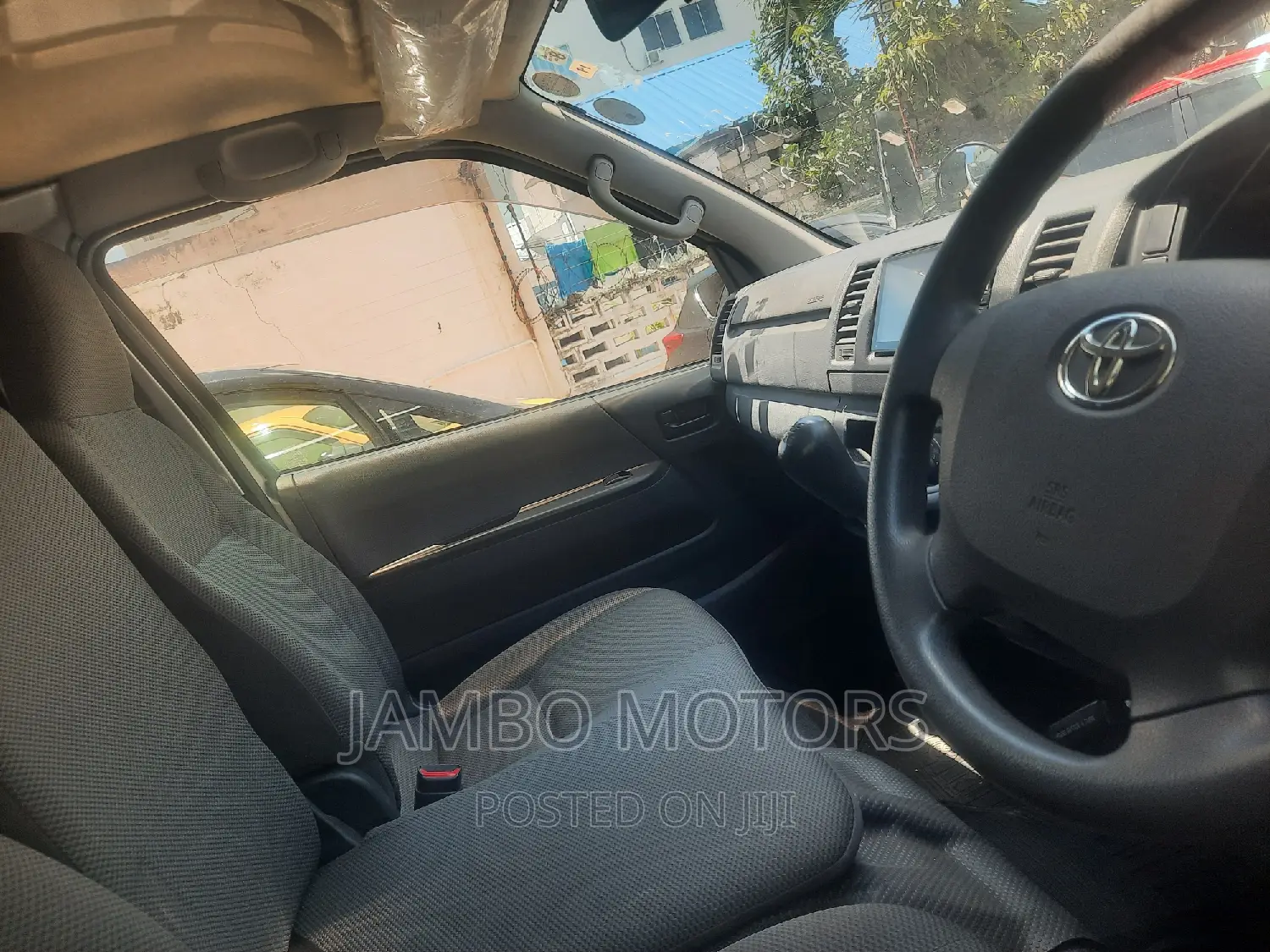Toyota HiAce 2017 Silver