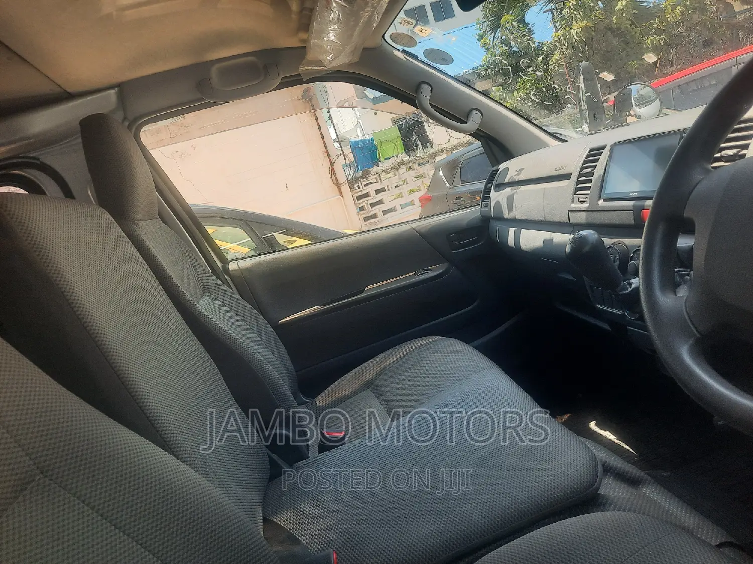 Toyota HiAce 2017 Silver
