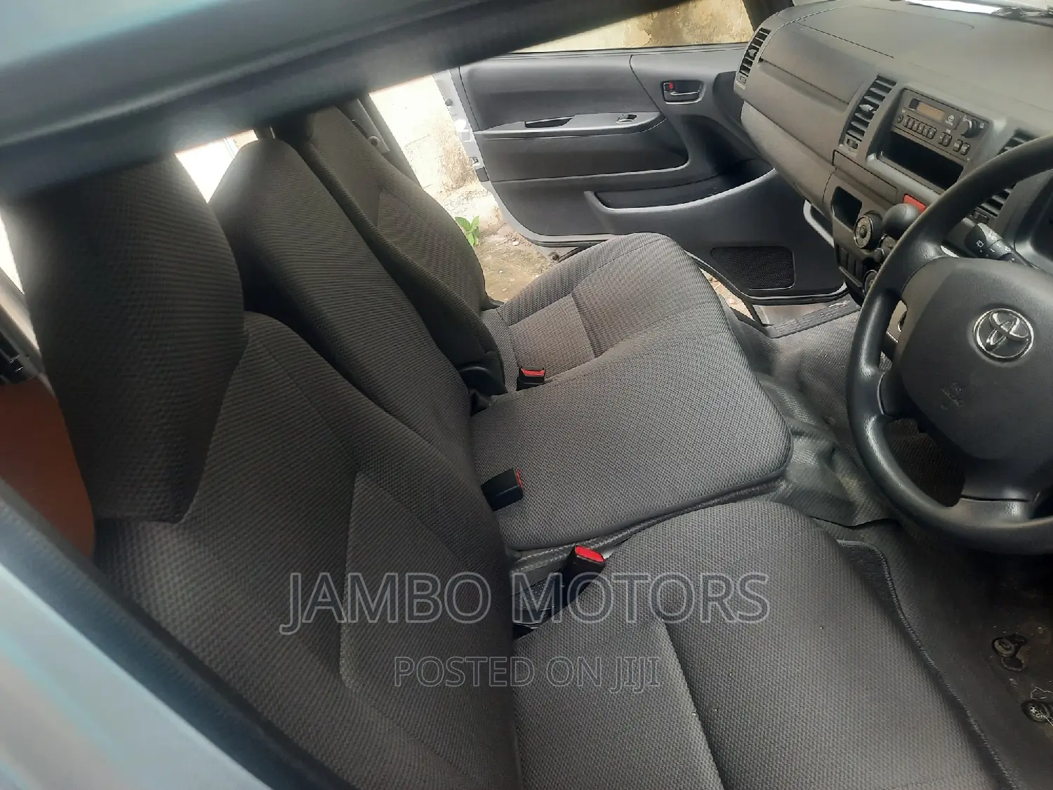 Toyota HiAce 2017 Silver