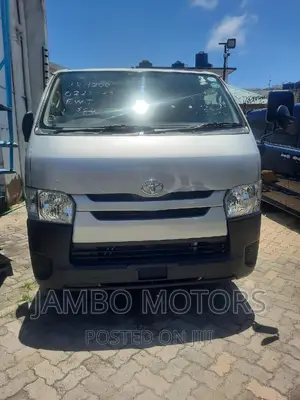Toyota HiAce 2017 Silver