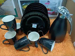 6 PCS 10"Plates
6pcs Cups 
2.0 Litres Flask!!
_