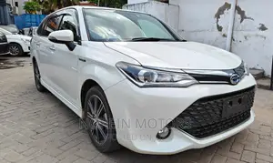 Toyota Corolla Fielder 2017 Pearl