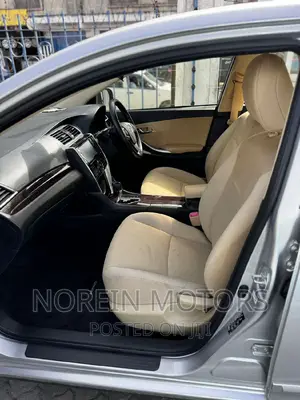 Toyota Premio 2017 Silver