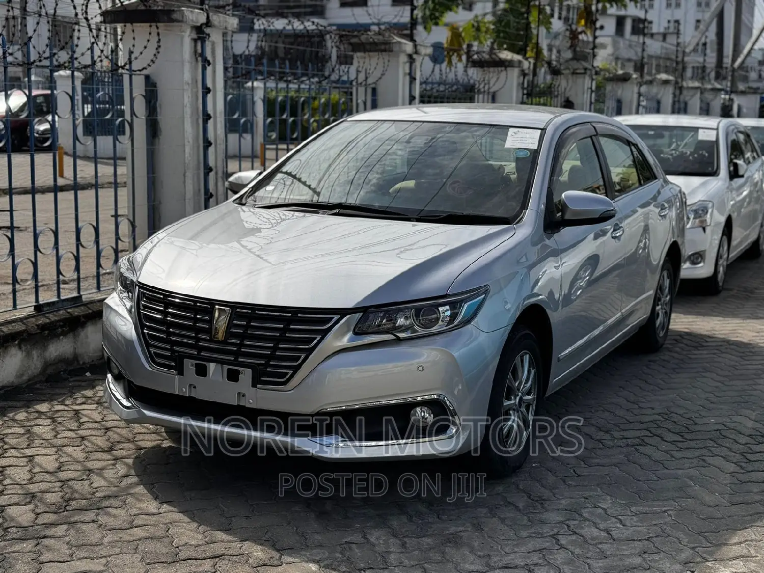 Toyota Premio 2017 Silver