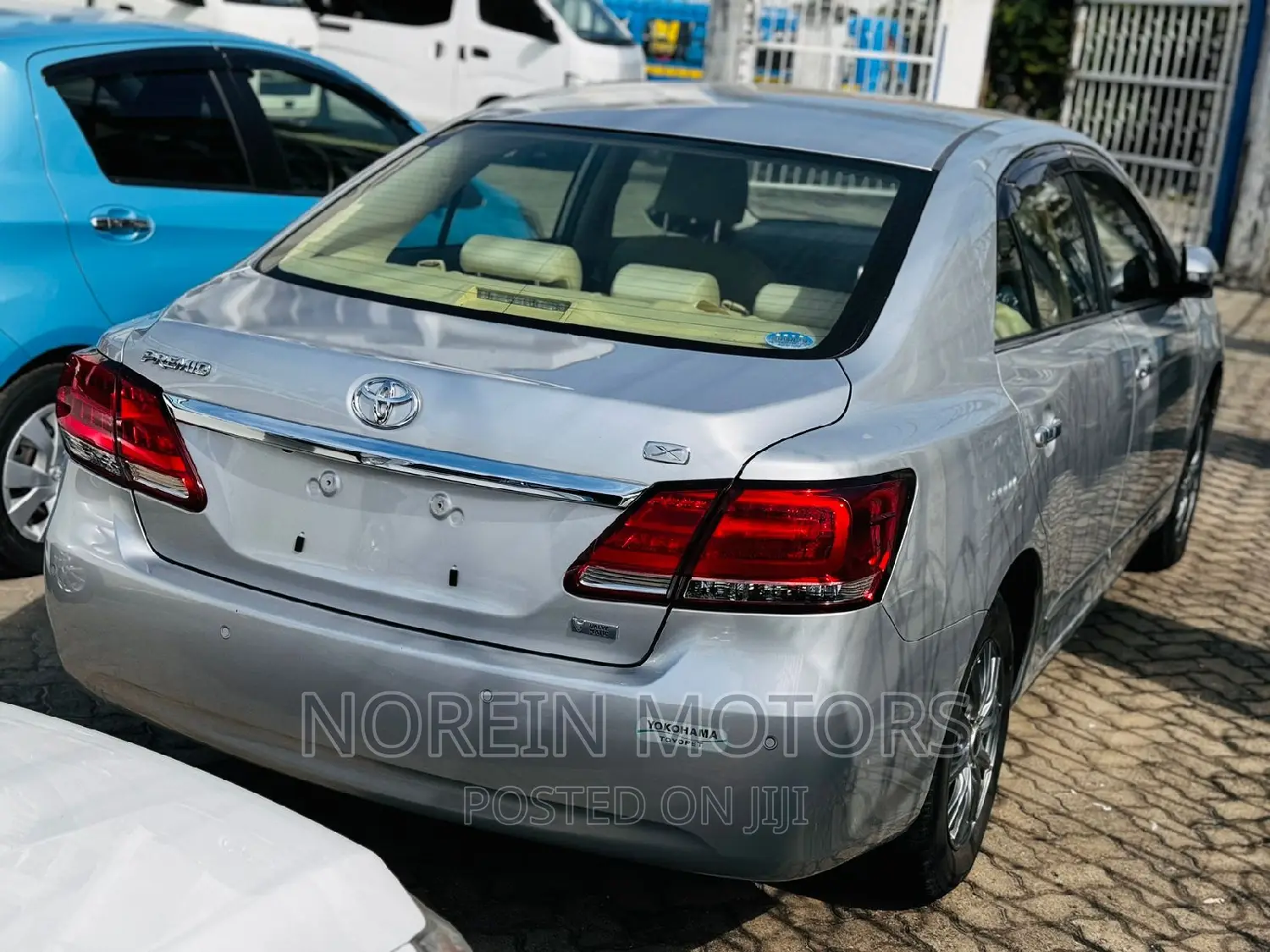 Toyota Premio 2017 Silver