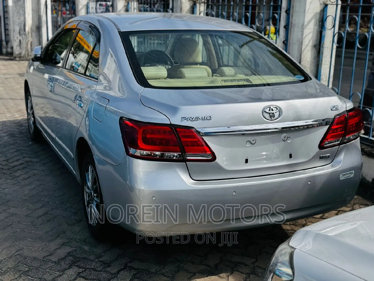 Toyota Premio 2017 Silver