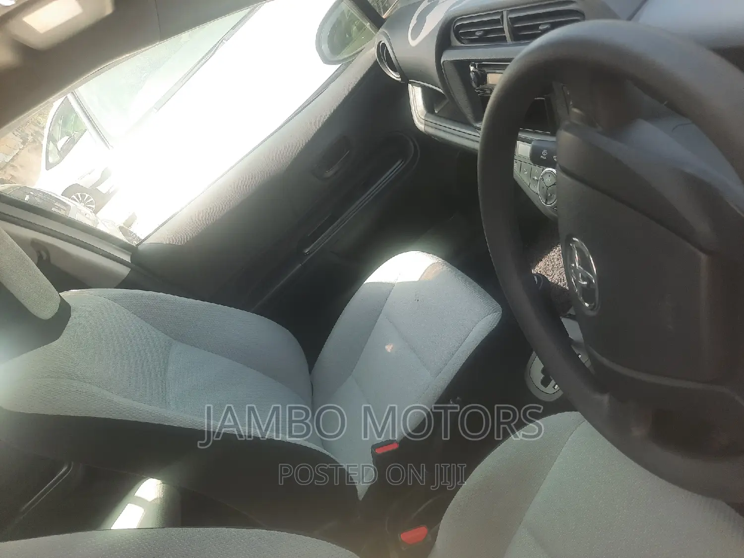 Toyota Aqua 2016 Silver