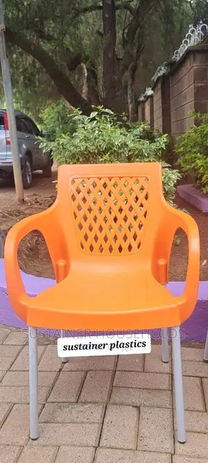 Plastic Chairs With Stainless Metallic Legs