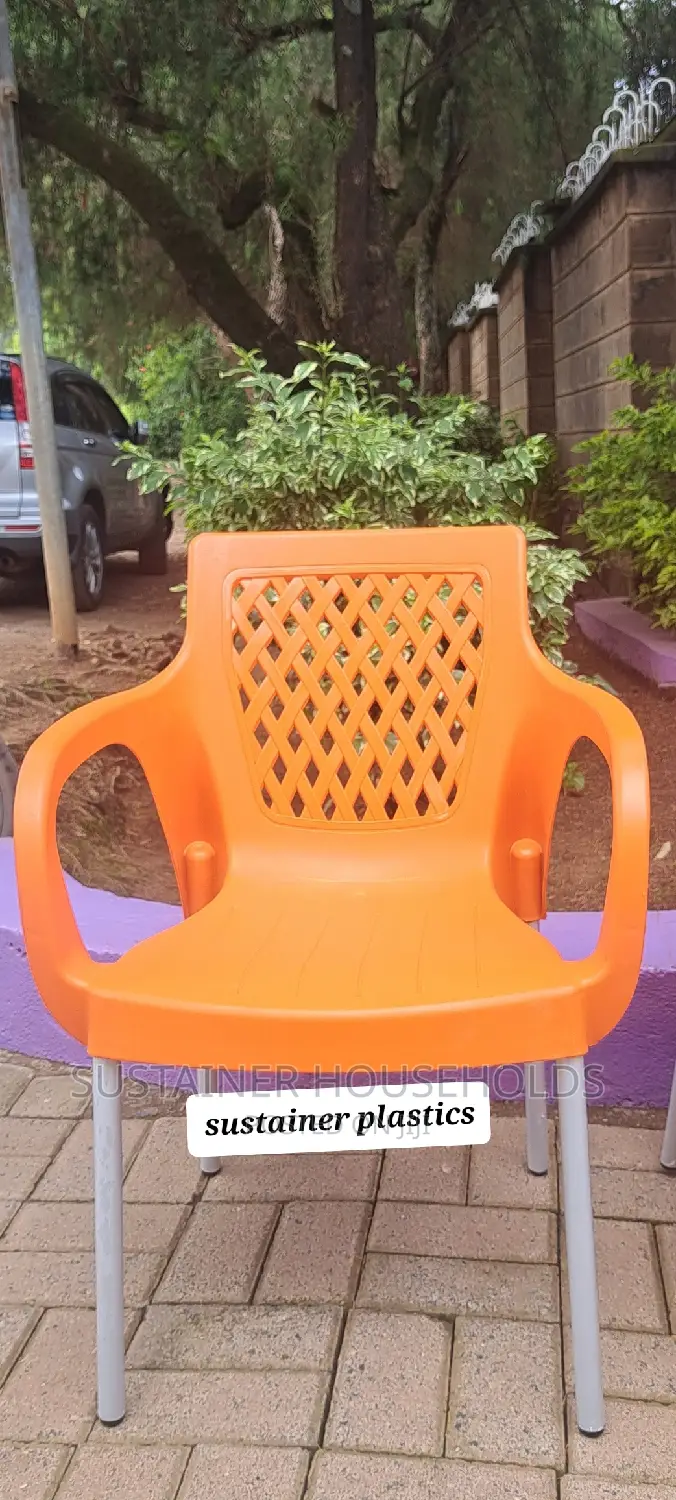 Plastic Chairs With Stainless Metallic Legs