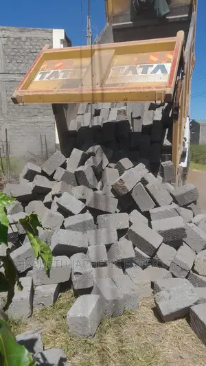 Tipping Ndarugo Stones At Client Site,Mawe Ya Machine Cut