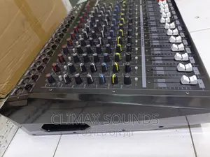 Powered Mixer Max 12 Channels Professional