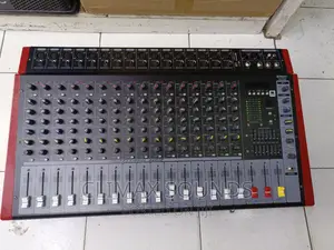 Max 16channels Powered Mixer