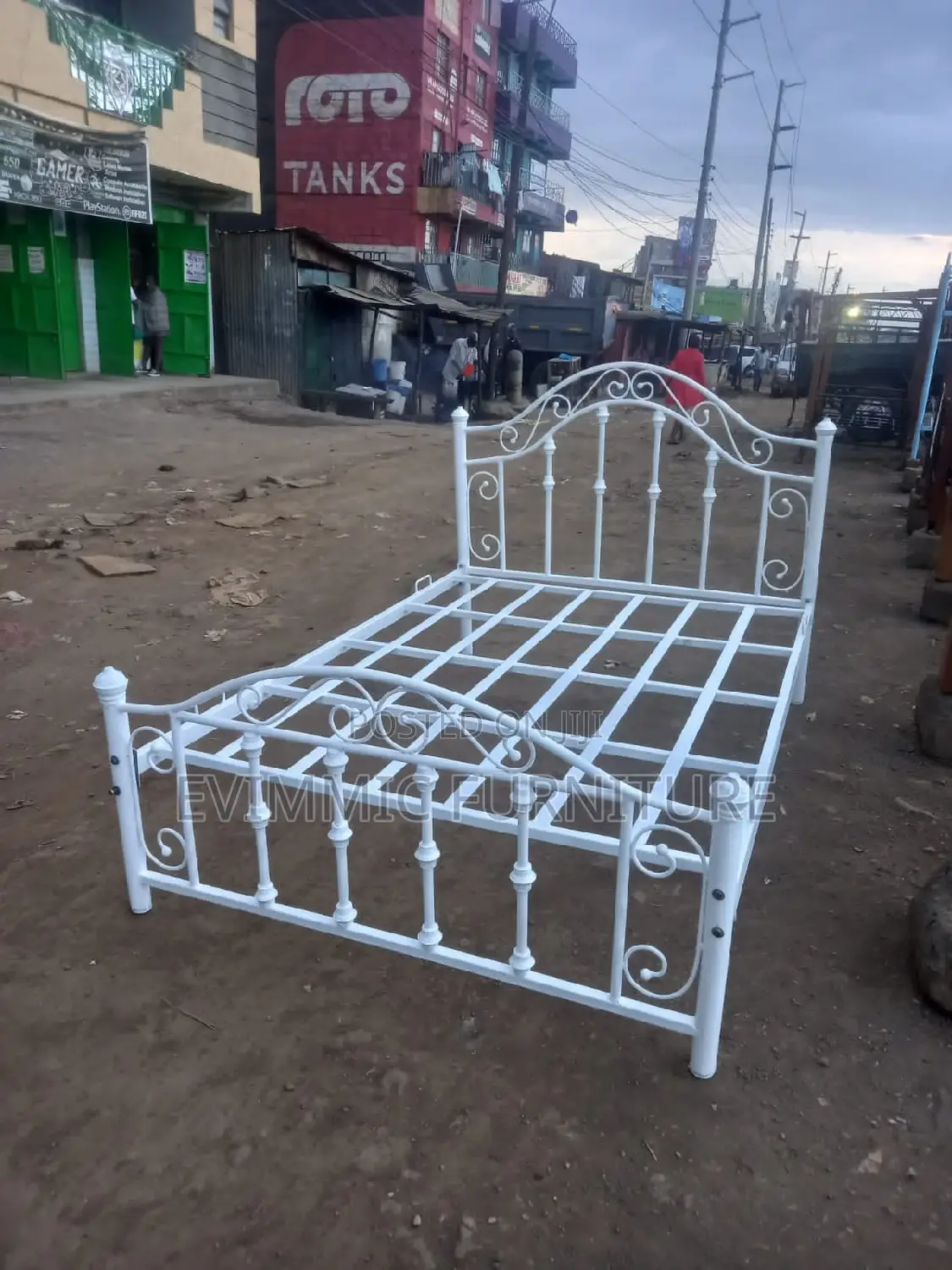 White Castle Metal Beds 4 Ft X 6 Ft