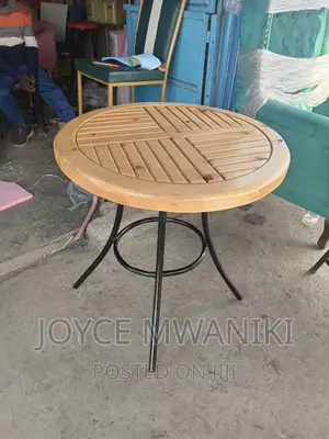Wooden Round Table for Outdoor or Restaurant.