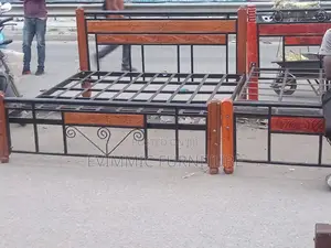 6 Ft X 6 Ft Metallic Frame Wooden Bed
