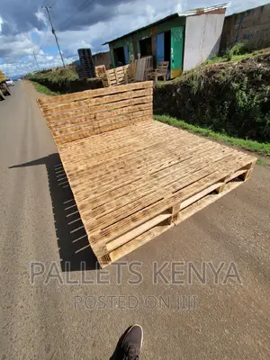 Pallet Bed- 5*6 Blazed Pallet Bed. (#CN02)
