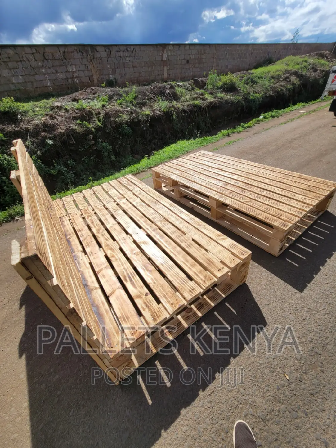 Pallet Bed- 5*6 Blazed Pallet Bed. (#CN02)
