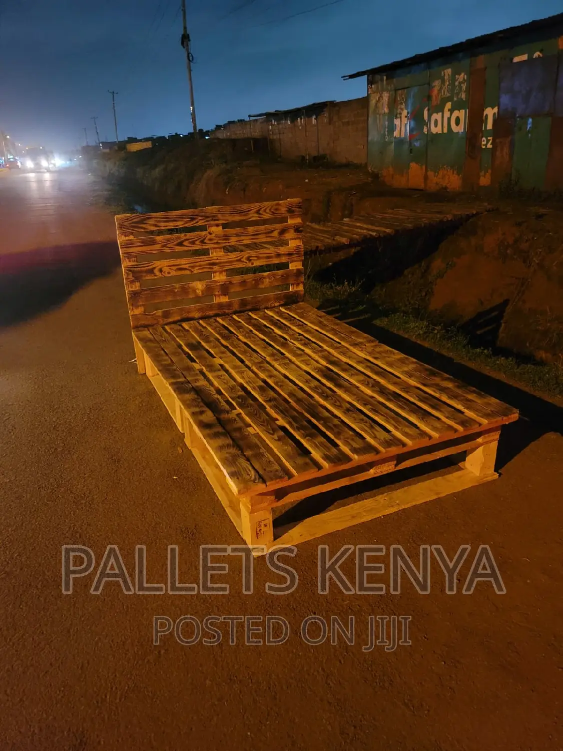 Pallet Bed- 4*6 Blazed Pallet Bed. (#MD7,2)