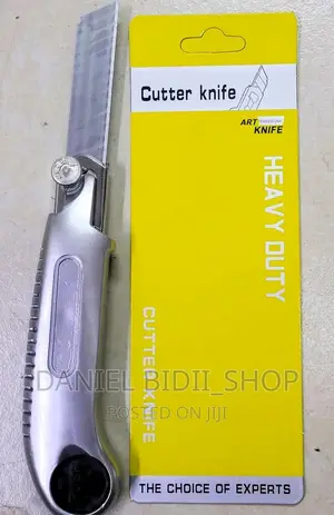 Heavy Duty Cutter With 5 Extra Knives