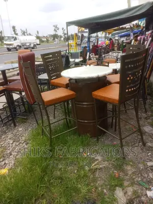 Executive High Stools (Sina Tabu)