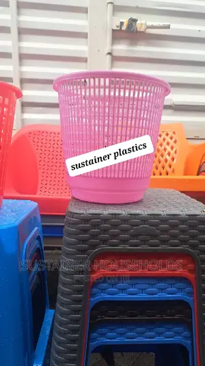 Plastic Dust Bin