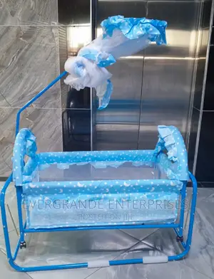Portable Baby Bed With Swing Wheel,Net and Mattress