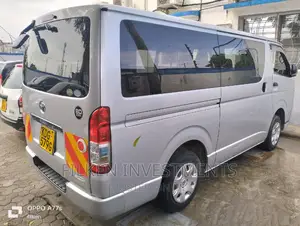 Toyota HiAce 2015 Silver