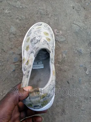 13# Canvas Shoes