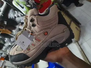 Skyview Hiking Boots Color Beige