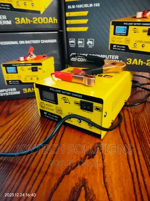 Universal 12 v / 24 v Portable Car Battery Charger.