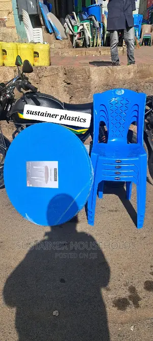 Plastic Chairs With Round Plastic Table Set