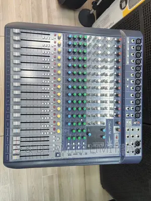 Professional Mixer Signature 16