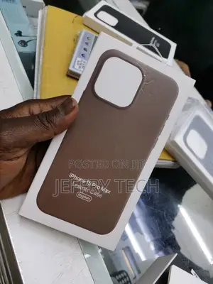 Apple iPhone 15 Leather Case With Magsafe