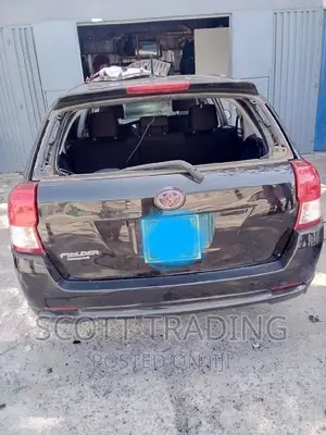 Toyota Fielder 2015 Rear Windscreen