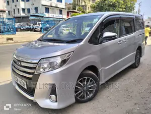 Toyota Voxy 2014 Silver