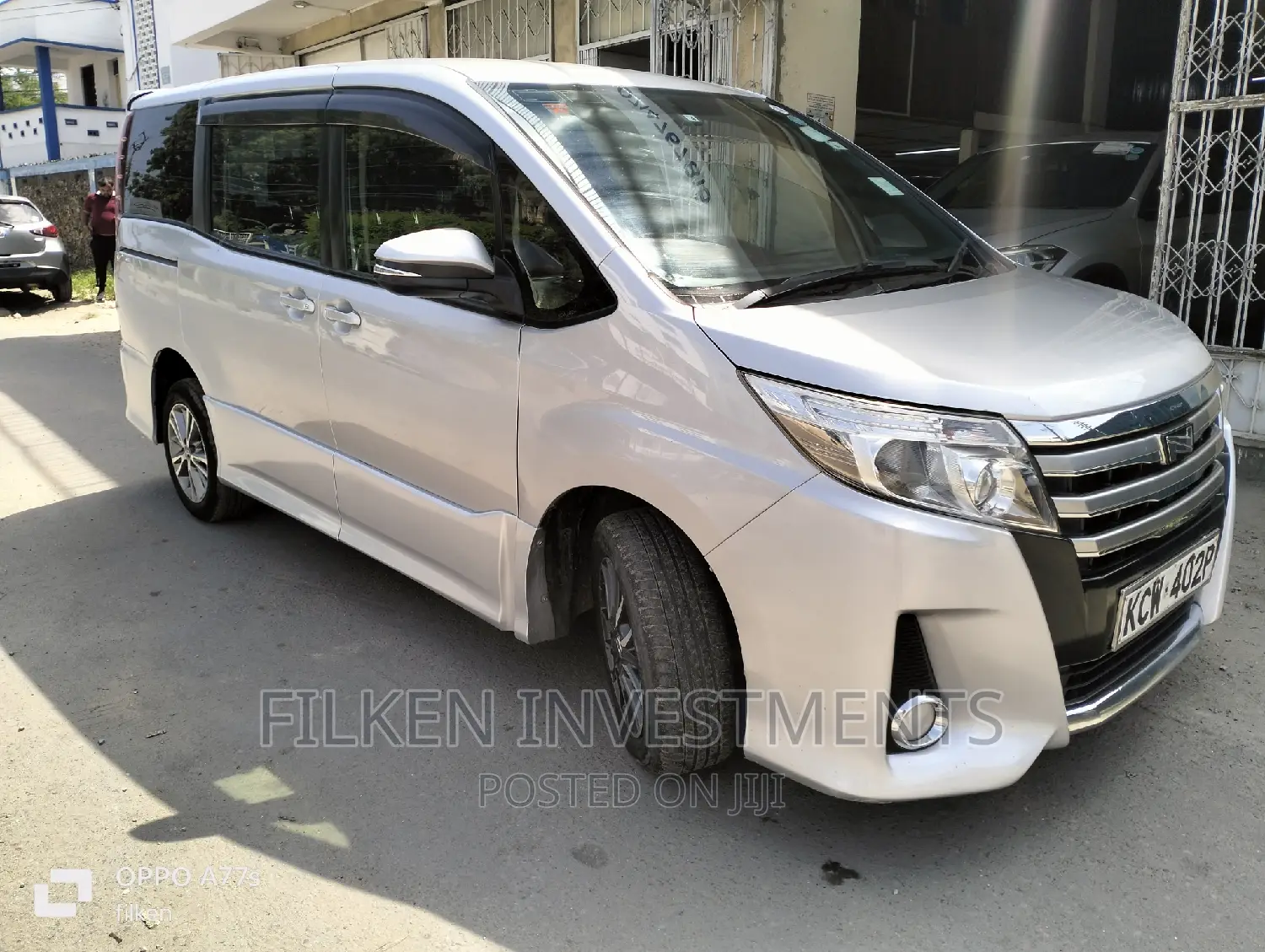 Toyota Voxy 2014 Silver