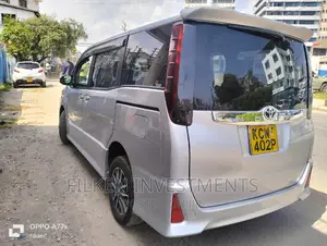 Toyota Voxy 2014 Silver
